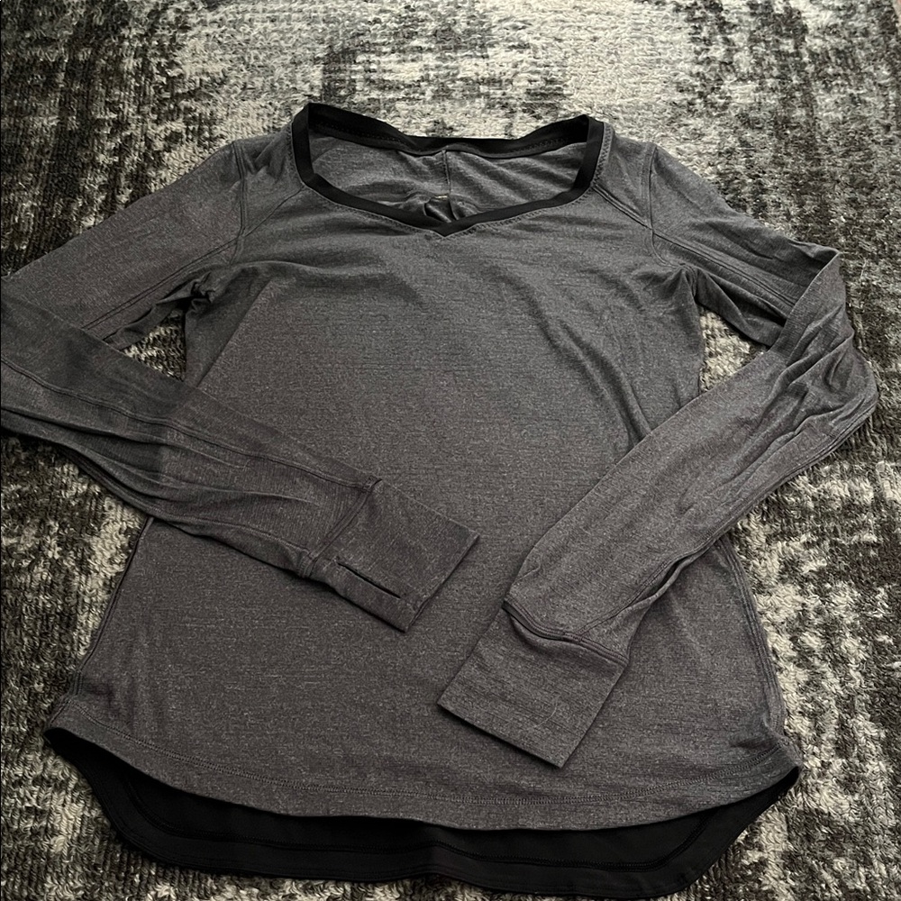 Lululemon Athletica Heather Gray Long Sleeve Tee